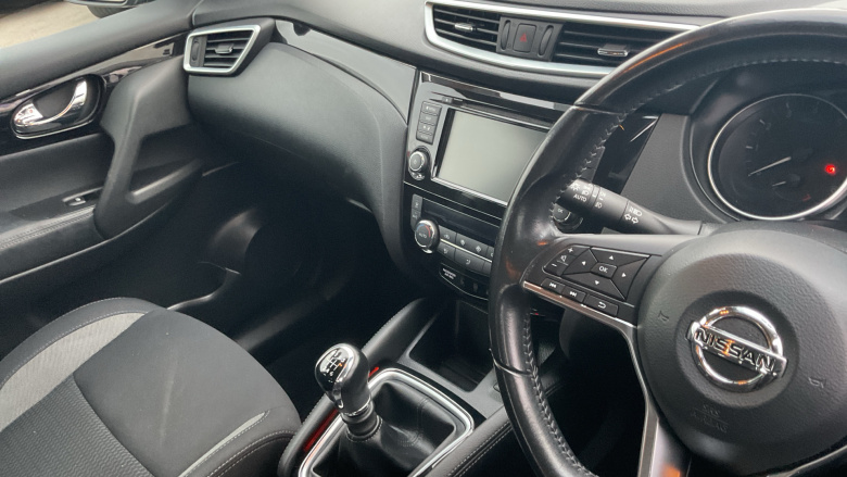 Nissan Qashqai 1.3 DiG-T Acenta Premium 5dr Petrol Hatchback